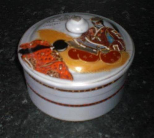 SATSUMA JAPANS * Bijzonder Fraai Dekseldoosje *, Verzenden