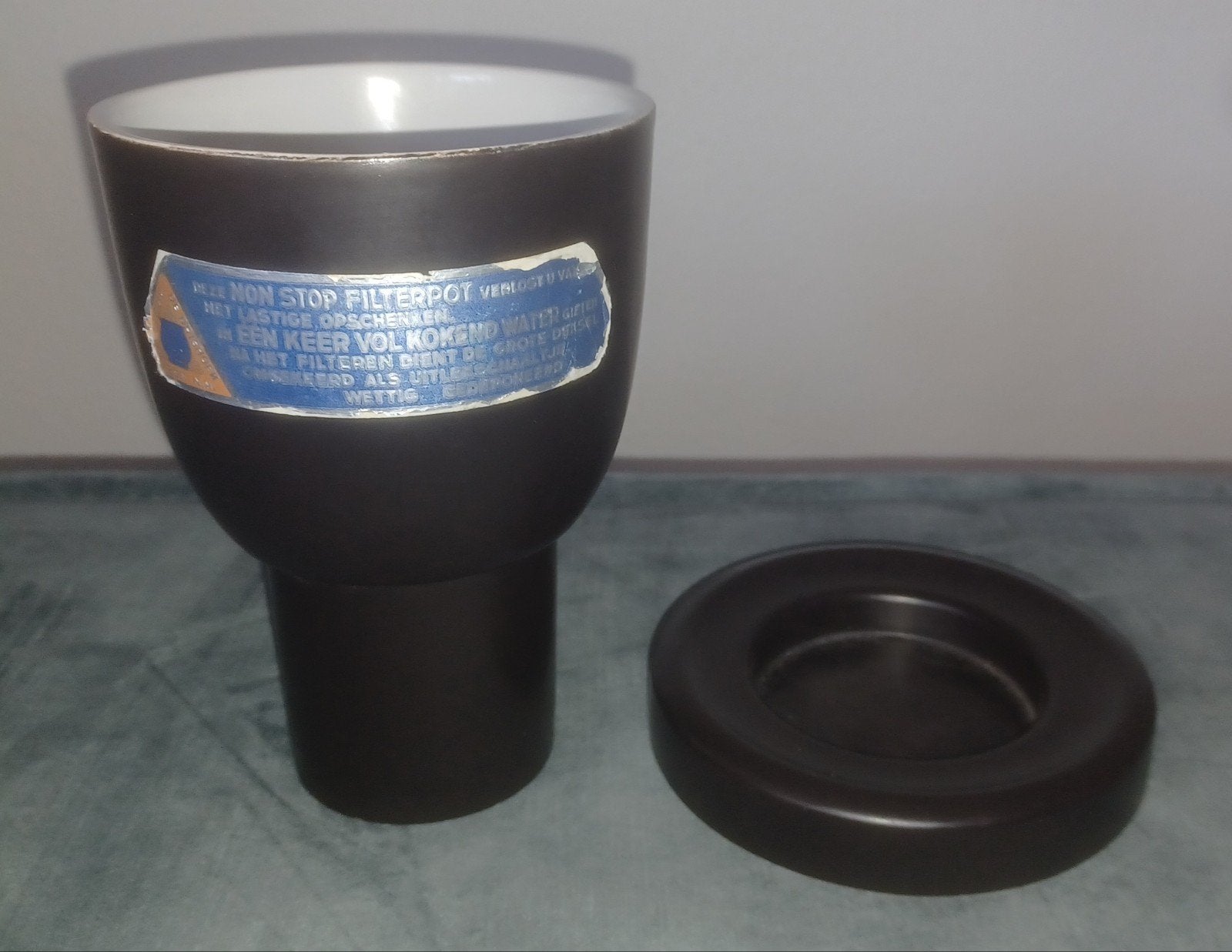 Vintage koffie filterpot De Driehoek Huizen Potterie, Auto diversen, Autospeakers, Ophalen of Verzenden