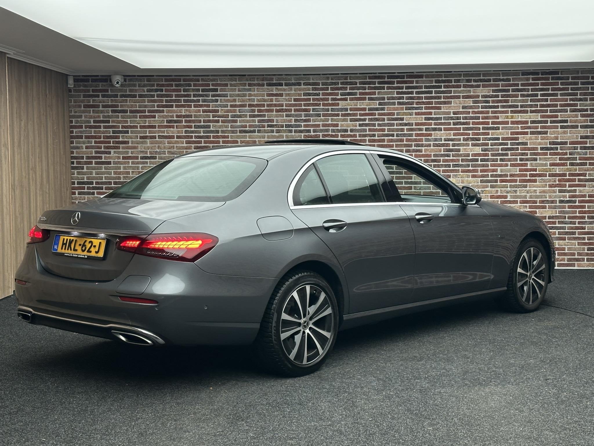 Mercedes-Benz E-klasse 300 e Luxury line Open Dak HeadUp Dea, Auto's, Dealer onderhouden, Gebruikt, 4 cilinders, 320 pk