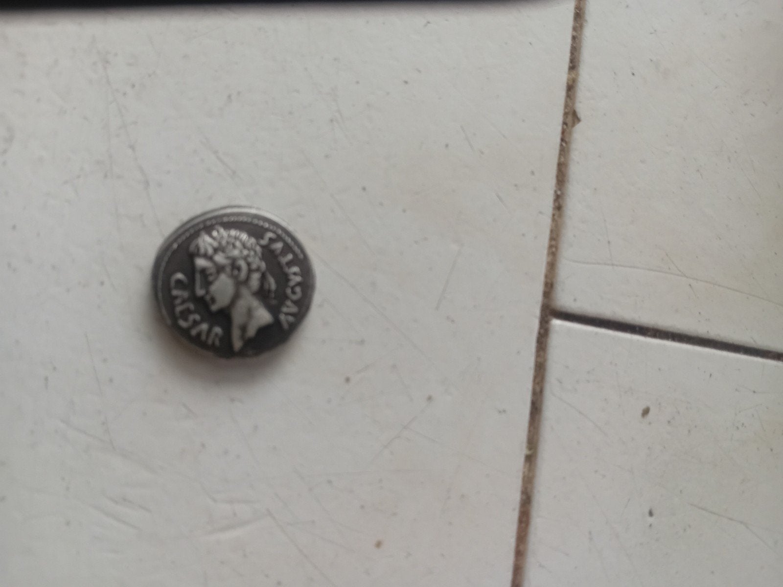 Replica Romeinse Munt Julius Caesar Augustus, Ophalen of Verzenden, Losse munt