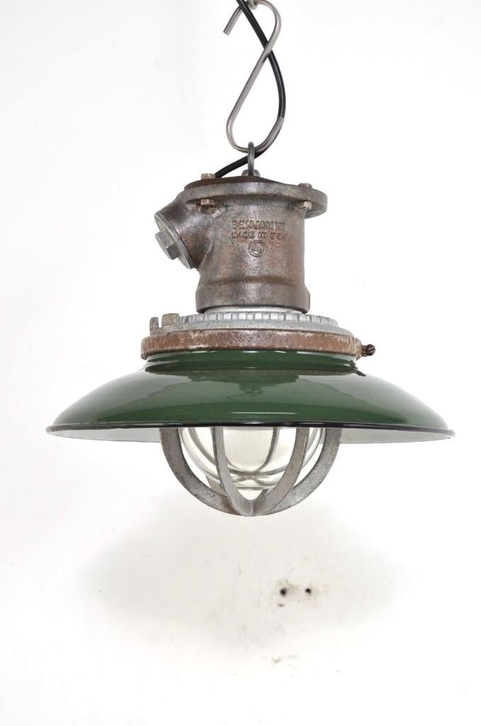 Industriële hanglampen fabriekslamp factory light jaren 30