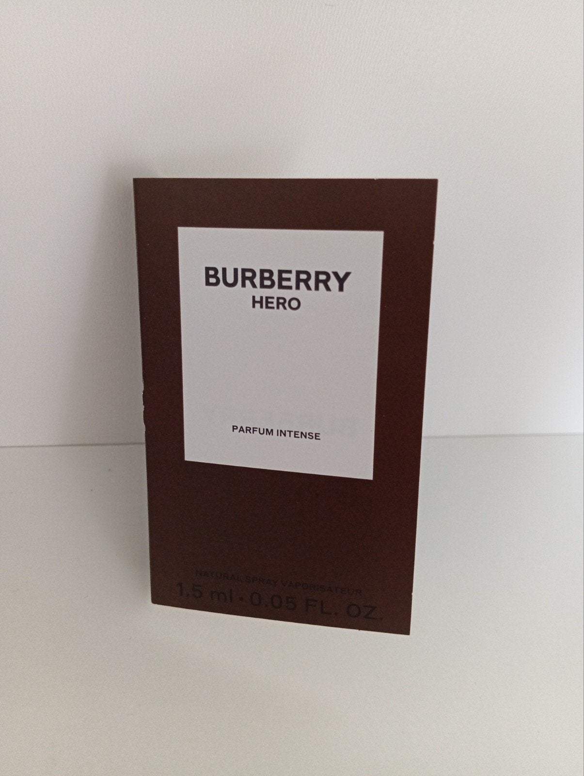 Nieuw Burberry Hero Intense Parfum sample 1,5 ml, Ophalen of Verzenden, Nieuw