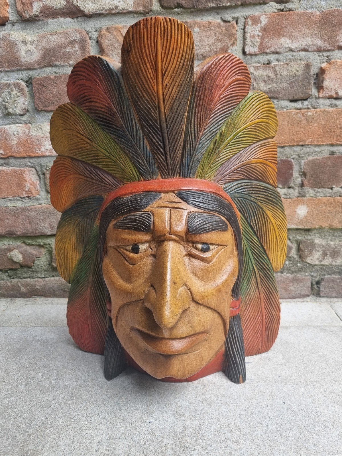 Houten sculptuur Indiaans hoofd met veren hoofdtooi, Houtsnijwerk, Ophalen of Verzenden, 20 - 50 cm, Hout