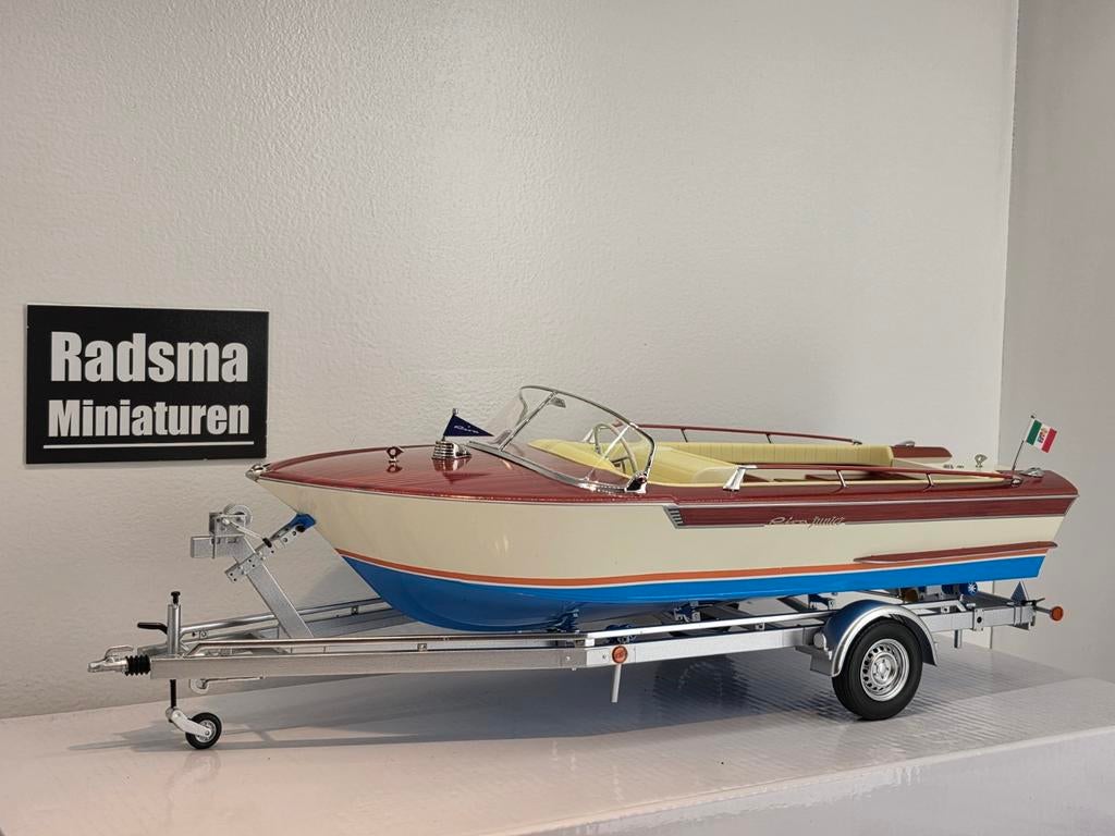 RIVA JUNIOR (1966) - MOTORBOOT met trailer Mitica 1:18, Hobby en Vrije tijd, Modelauto's | 1:18, Nieuw, Overige typen, Ophalen of Verzenden