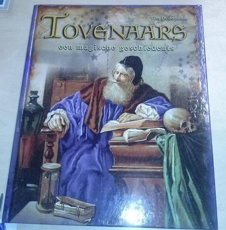 Tovenaars een magische geschiedenis., Boeken, Ophalen of Verzenden, Zo goed als nieuw