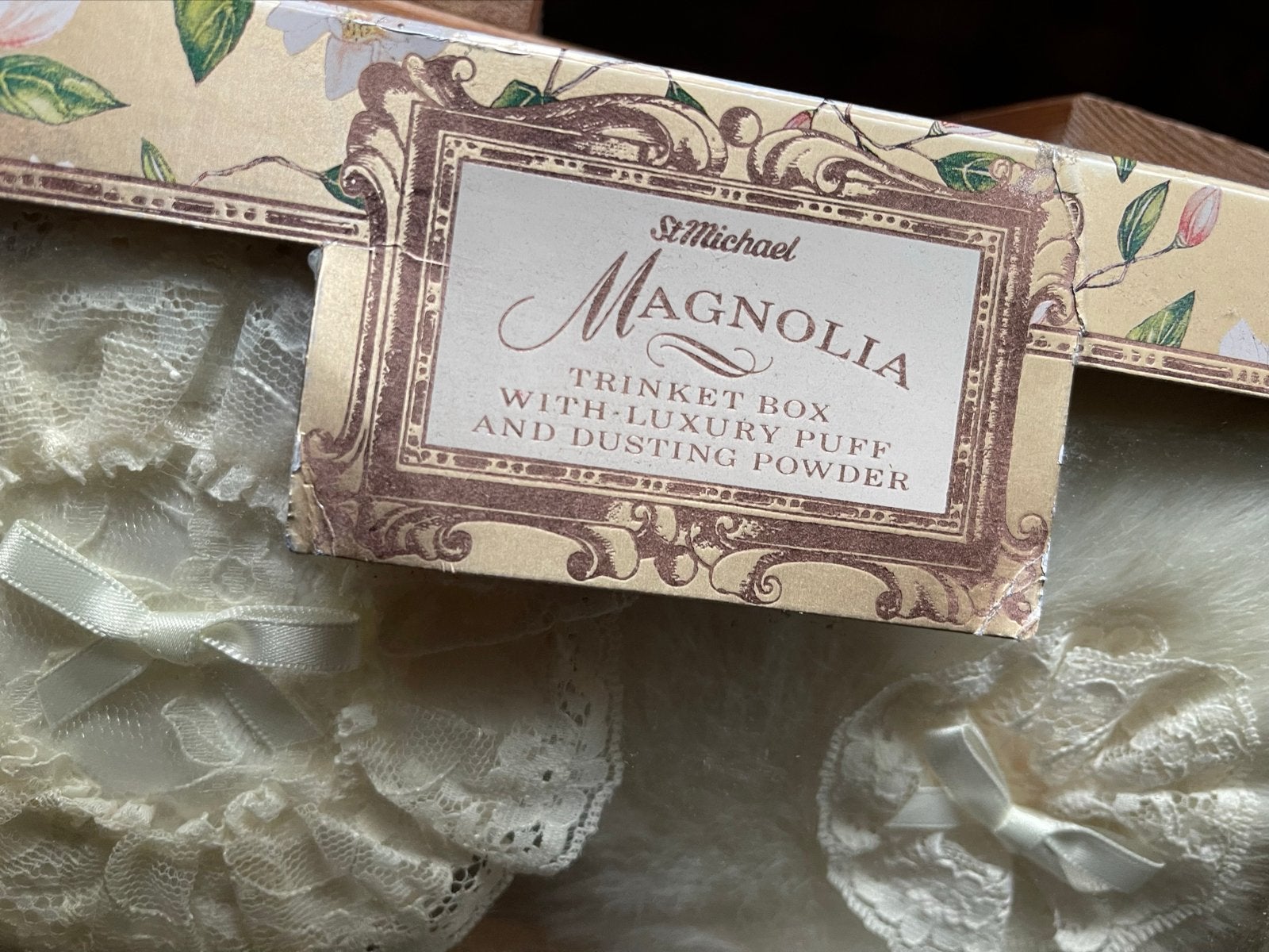 Vintage St. Michael Magnolia-poederdoosje jaren 80., Ophalen of Verzenden, Nieuw, Overige typen