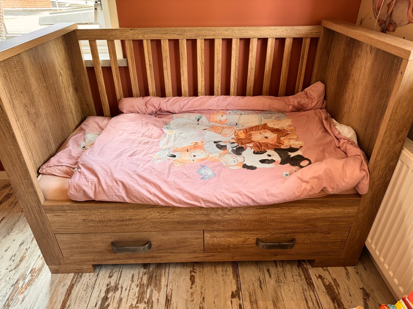 Kidsmill Brent Oldwood ledikant 70x140 met opberglade, Ophalen, Gebruikt, 70 tot 85 cm, Lattenbodem