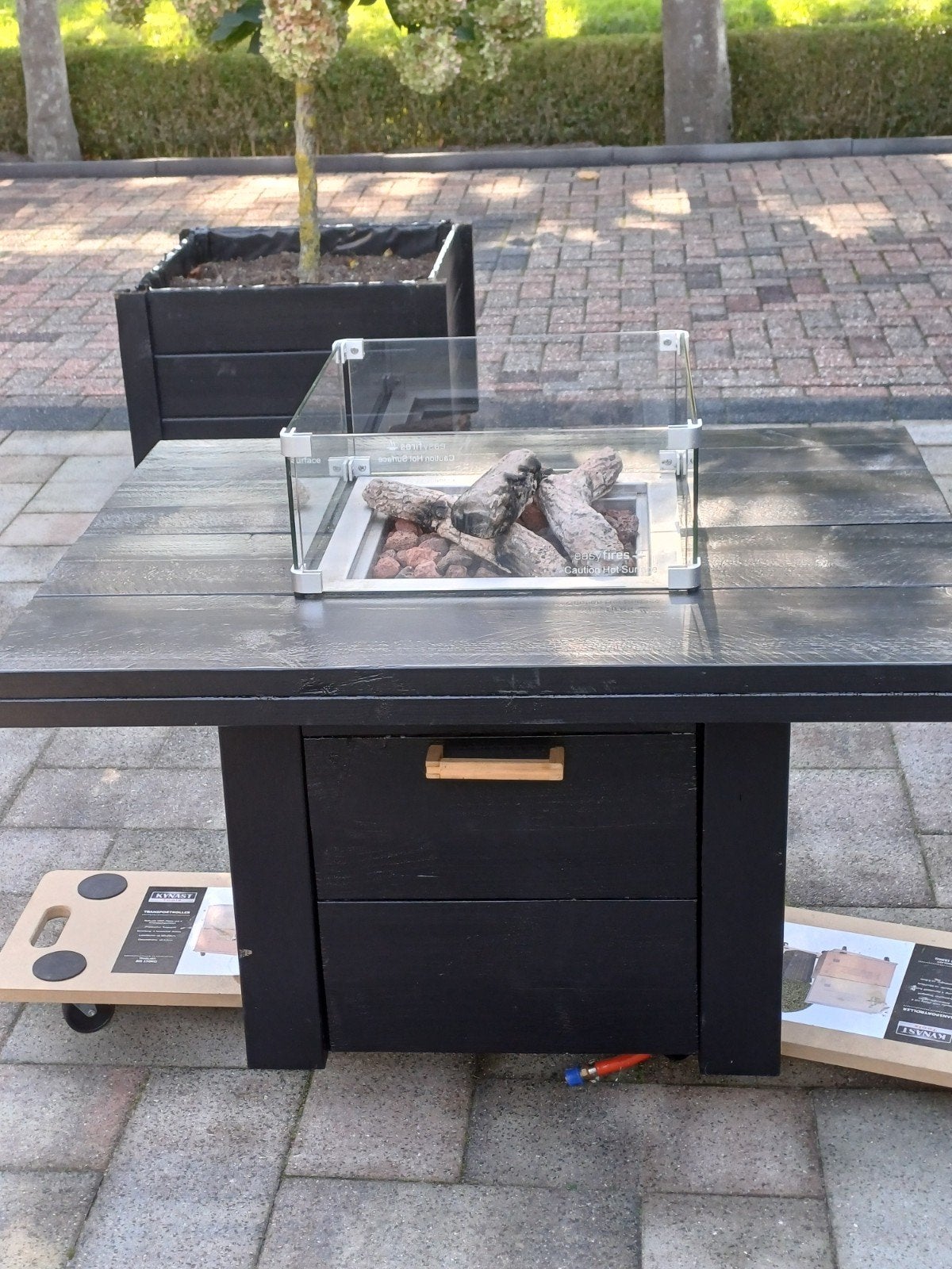 Zwarte tuintafel met geïntegreerde gashaard, Ophalen, Gebruikt
