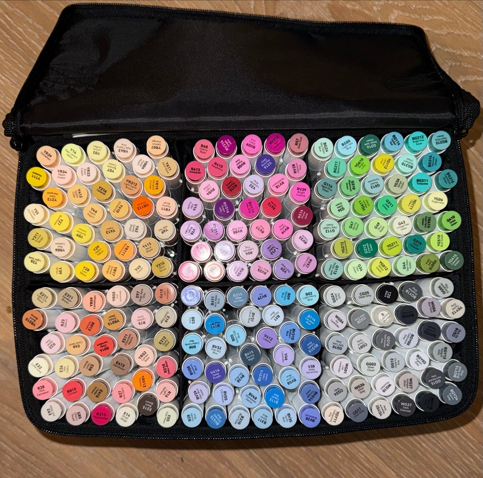 OHUHU alcohol markers 216 + acrylic markers + kleurboeken, Ophalen of Verzenden, Zo goed als nieuw, Potlood of Stift