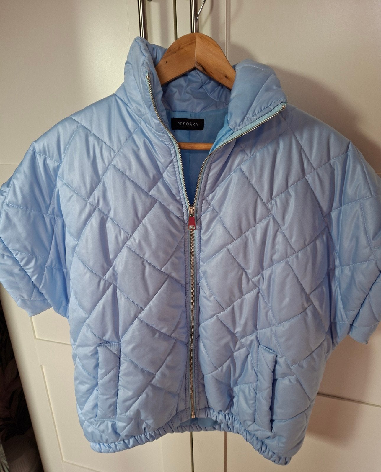 Pescara lichtblauwe gewatteerde jas met korte mouwen, Pescara, Ophalen of Verzenden, Zo goed als nieuw, Blauw