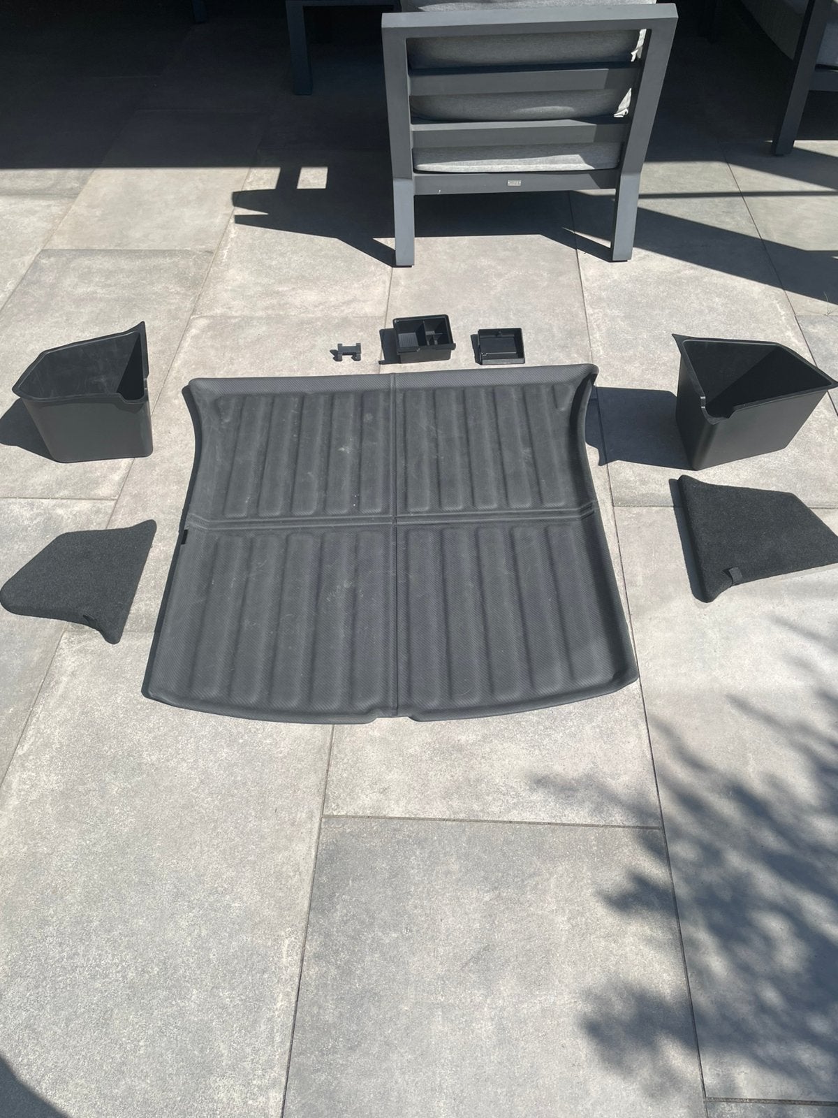 Tesla model Y: kofferbakmat, opbergvakken, middenconsolevak, Ophalen, Zo goed als nieuw