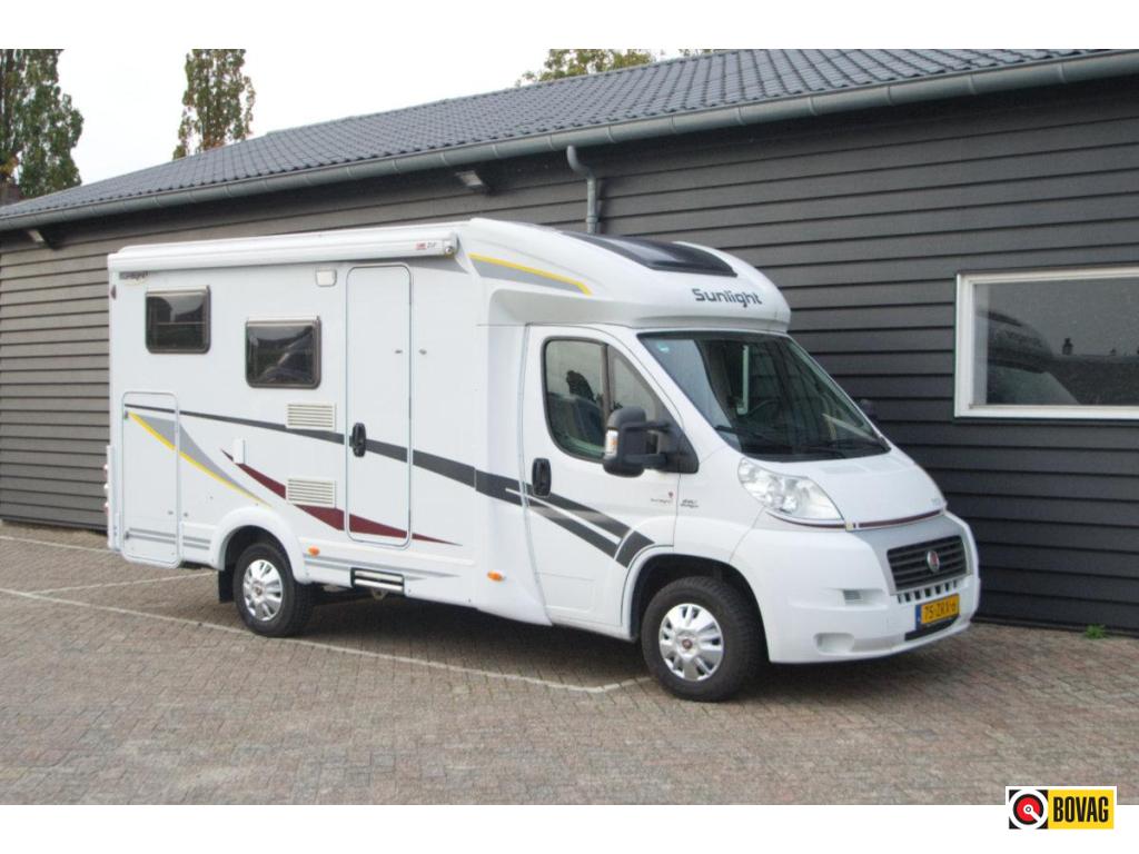 Sunlight T57 compacte halfintegraal met airco en dwars bed, Caravans en Kamperen, Campers, Standaard zit, Sunlight, Fiat, Bedrijf