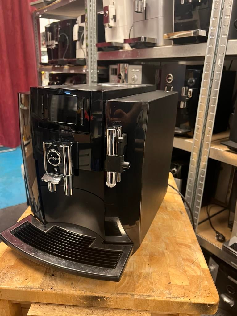 Jura E 80, Witgoed en Apparatuur, Koffiezetapparaten, Zo goed als nieuw, Gemalen koffie, Koffiebonen, Koffiemachine, 10 kopjes of meer