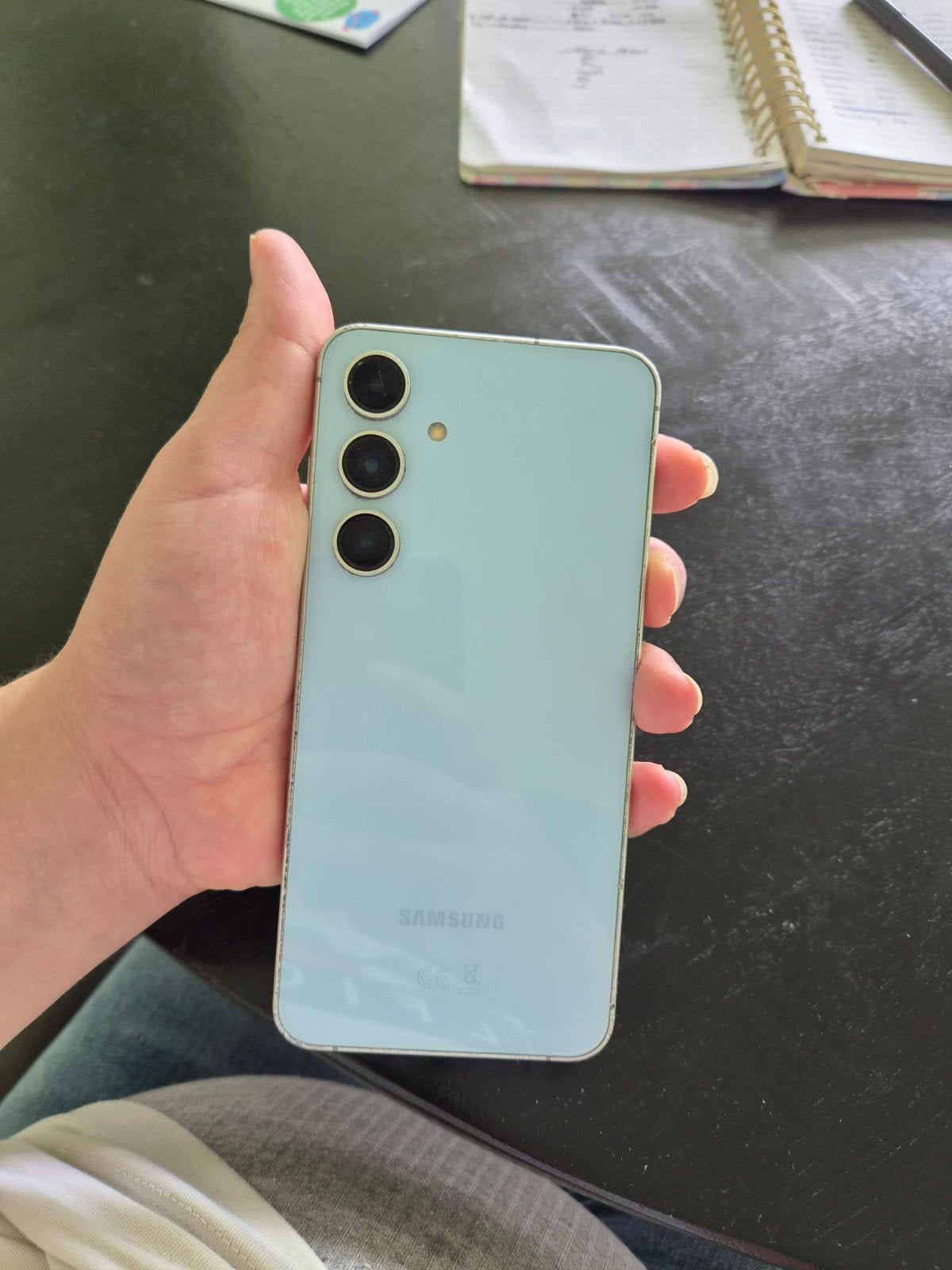 Foto 3 van Samsung S24 FE - Zo goed als nieuw