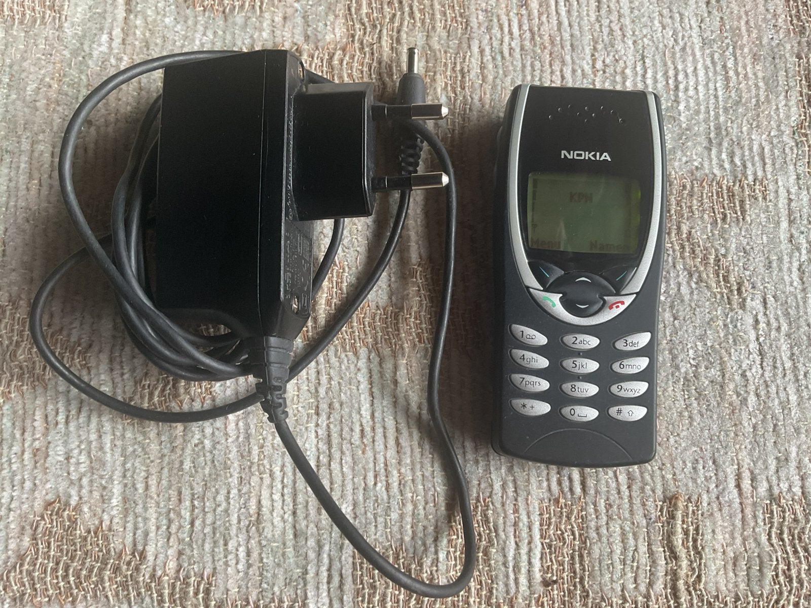NOKIA 8210, Ophalen of Verzenden, Zo goed als nieuw, Zwart