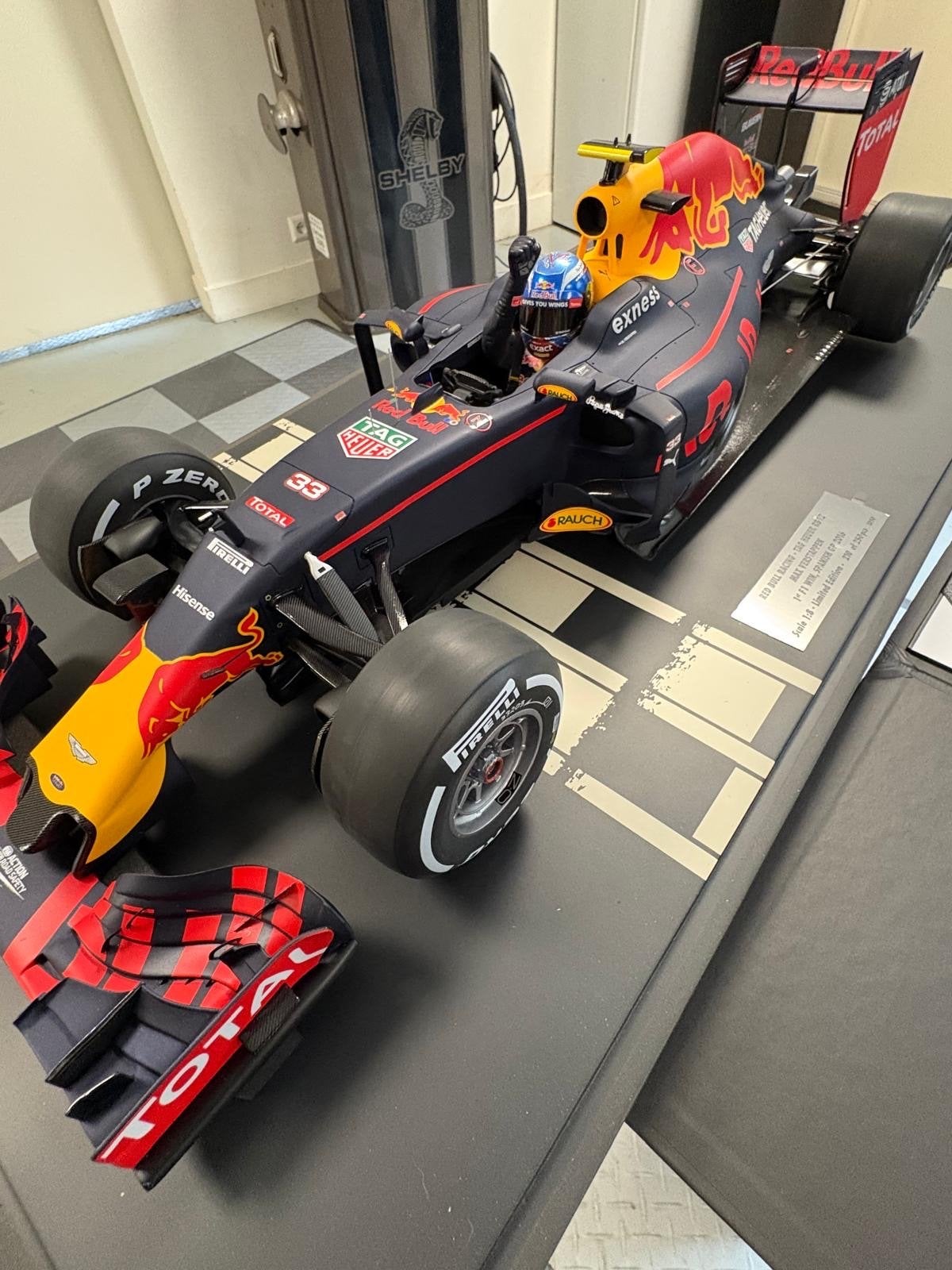Red Bull Racing RB13 Verstappen schaalmodel,certificaat!, Auto, Groter dan 1:32, Zo goed als nieuw, Ophalen