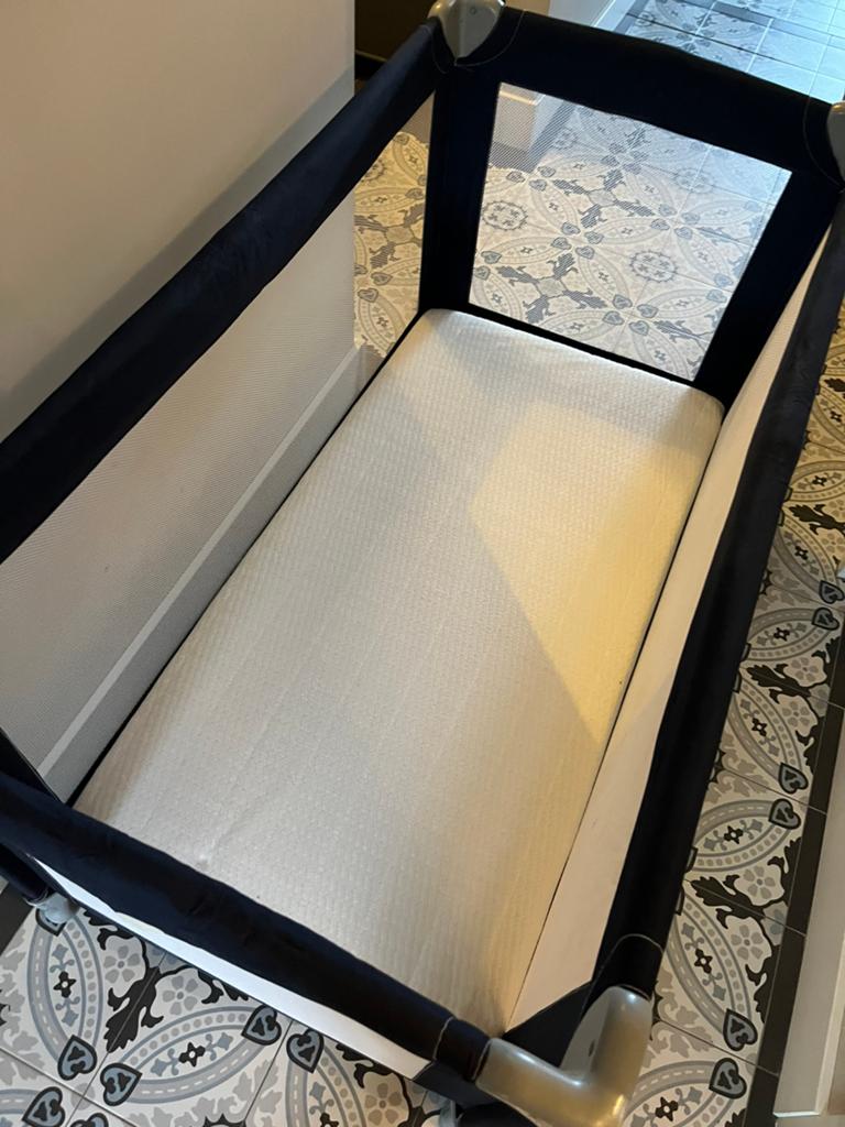 Campingbed met ledikantmatras, Kinderen en Baby's, Babywiegjes en Ledikanten, Ophalen, Zo goed als nieuw, Reisbedje
