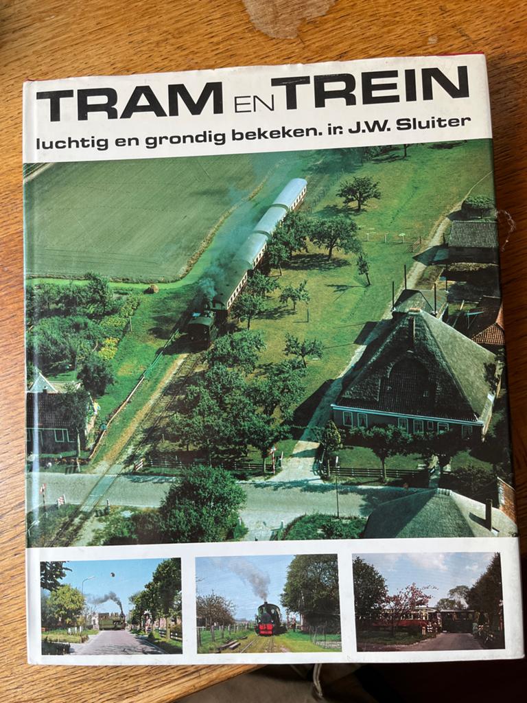 Tram en Trein: Luchtig en Grondig Bekeken - J.W. Sluiter, Boeken, Ophalen of Verzenden, Gelezen, Tram