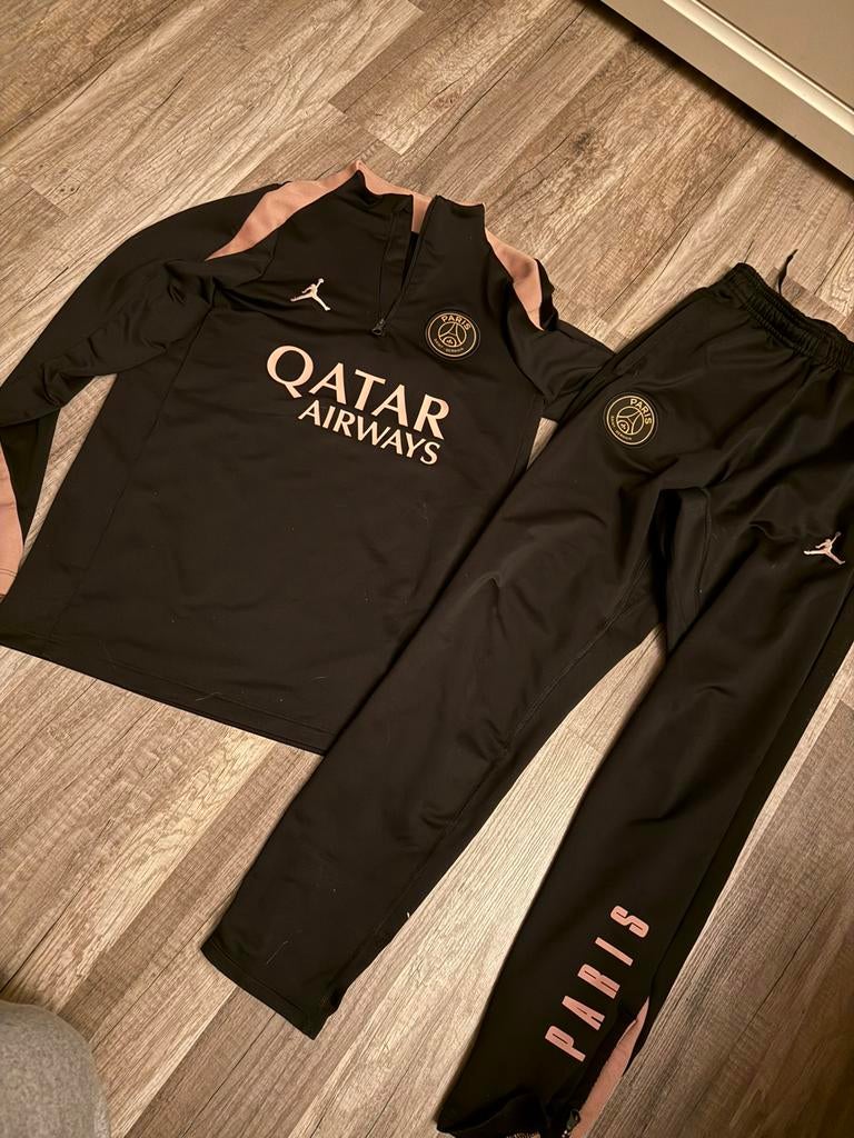 Qatar voetbal tenue, Ophalen of Verzenden, Zo goed als nieuw, Jongen of Meisje, Setje