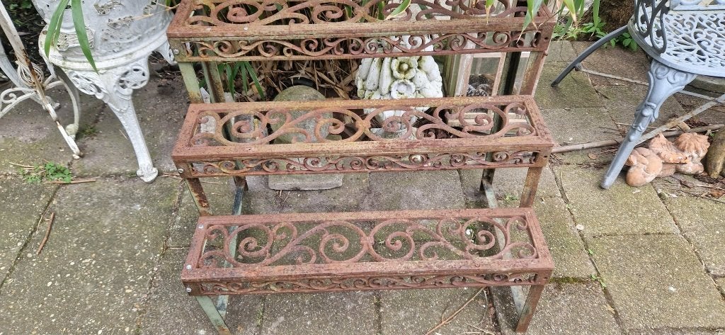 Mooie sierlijke gietijzeren etagère met 3 plateaus(brocante), Ophalen, Gebruikt, Etagère, Metaal