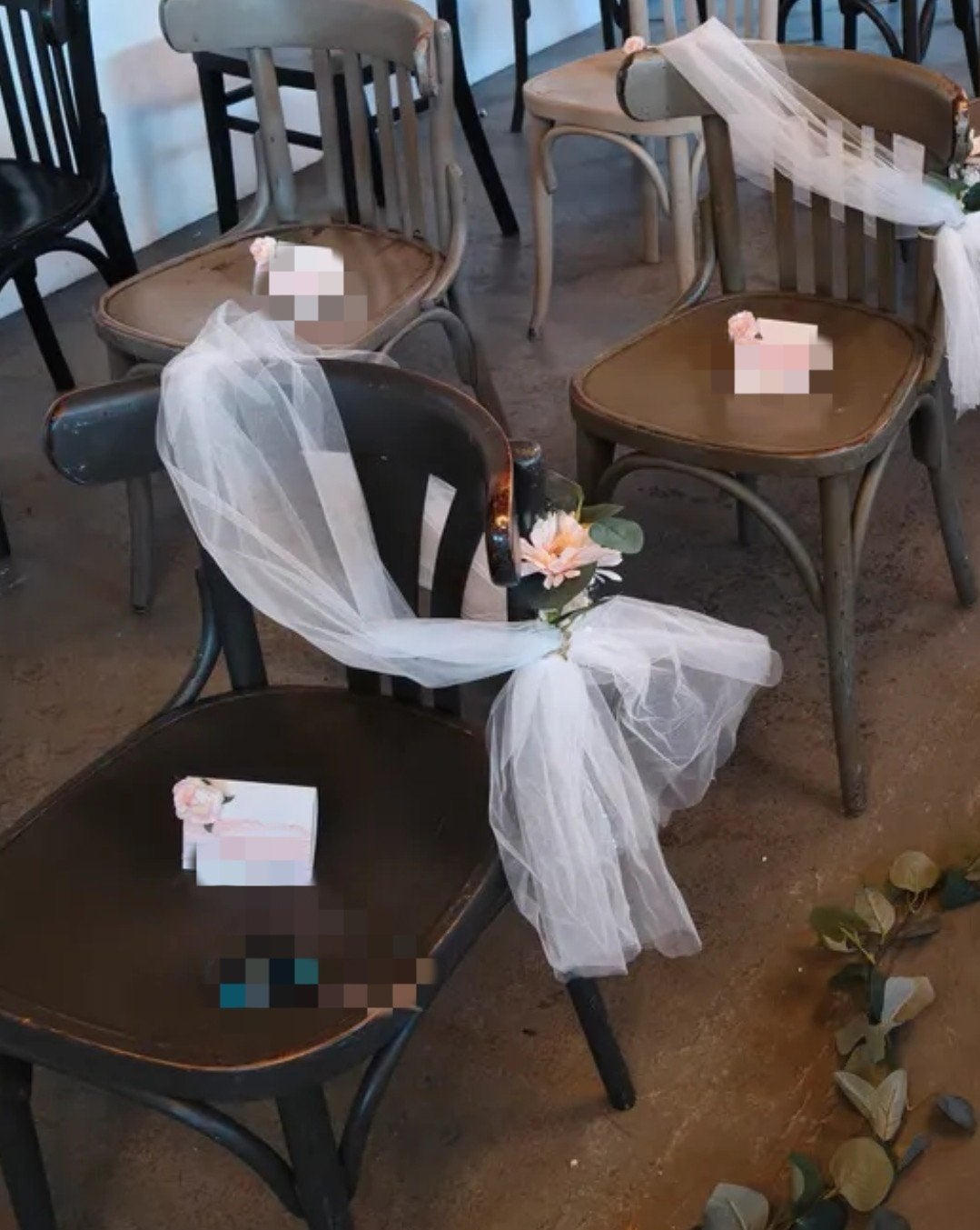 9x Trouw decoratie/versiering. Vaasjes kunstbloemen en tule, Ophalen, Versiering, Geboorte of Huwelijk