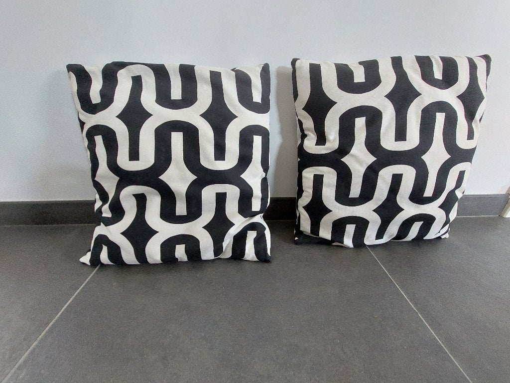 2 moderne kussens set zwart wit rits uitwasbaar 40 x 40 cm, Ophalen of Verzenden, Zo goed als nieuw, Overige kleuren, Vierkant