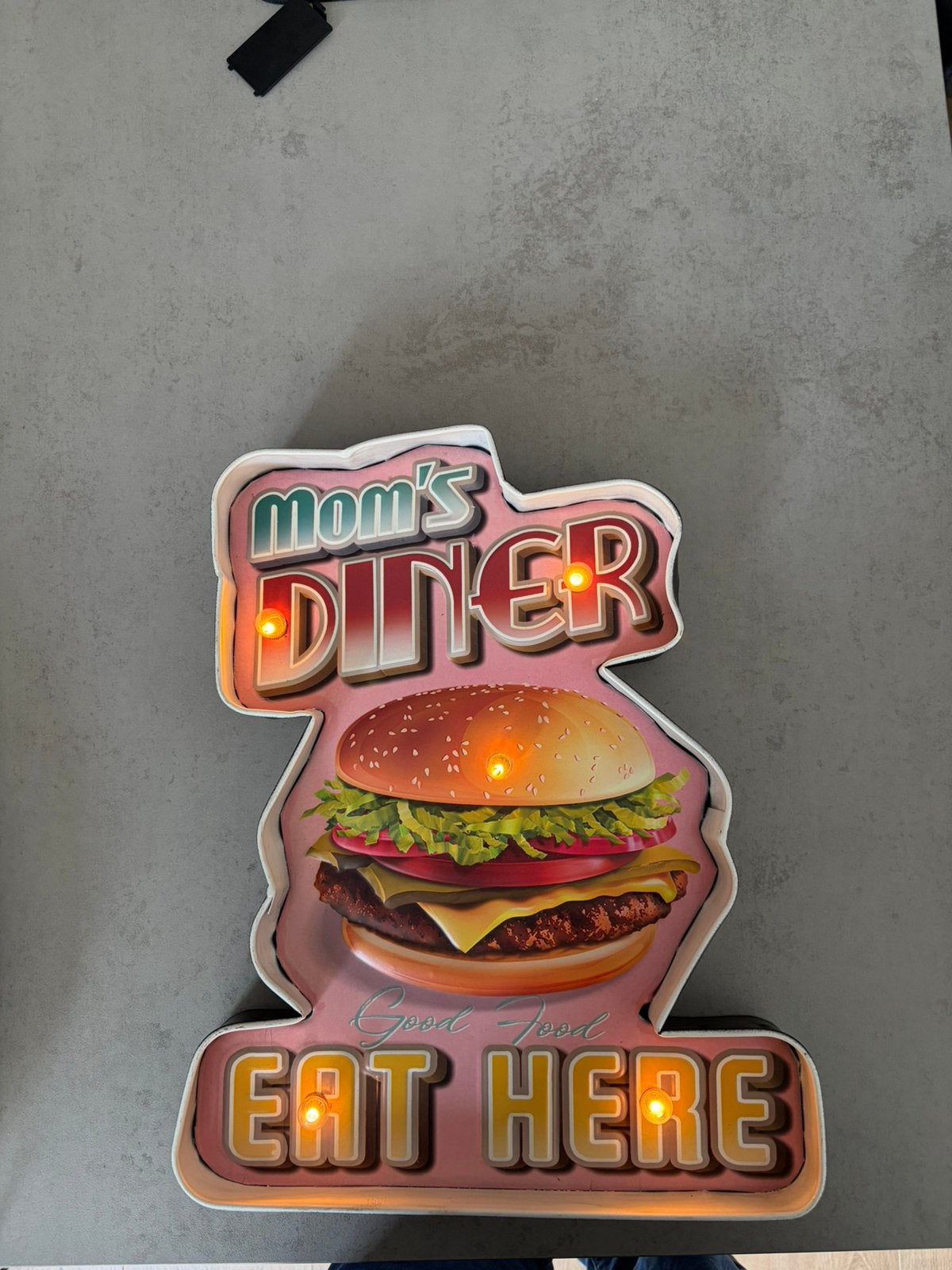 Metalen bors - Mom’s diner, Verzamelen, Merken en Reclamevoorwerpen, Ophalen of Verzenden, Zo goed als nieuw, Reclamebord
