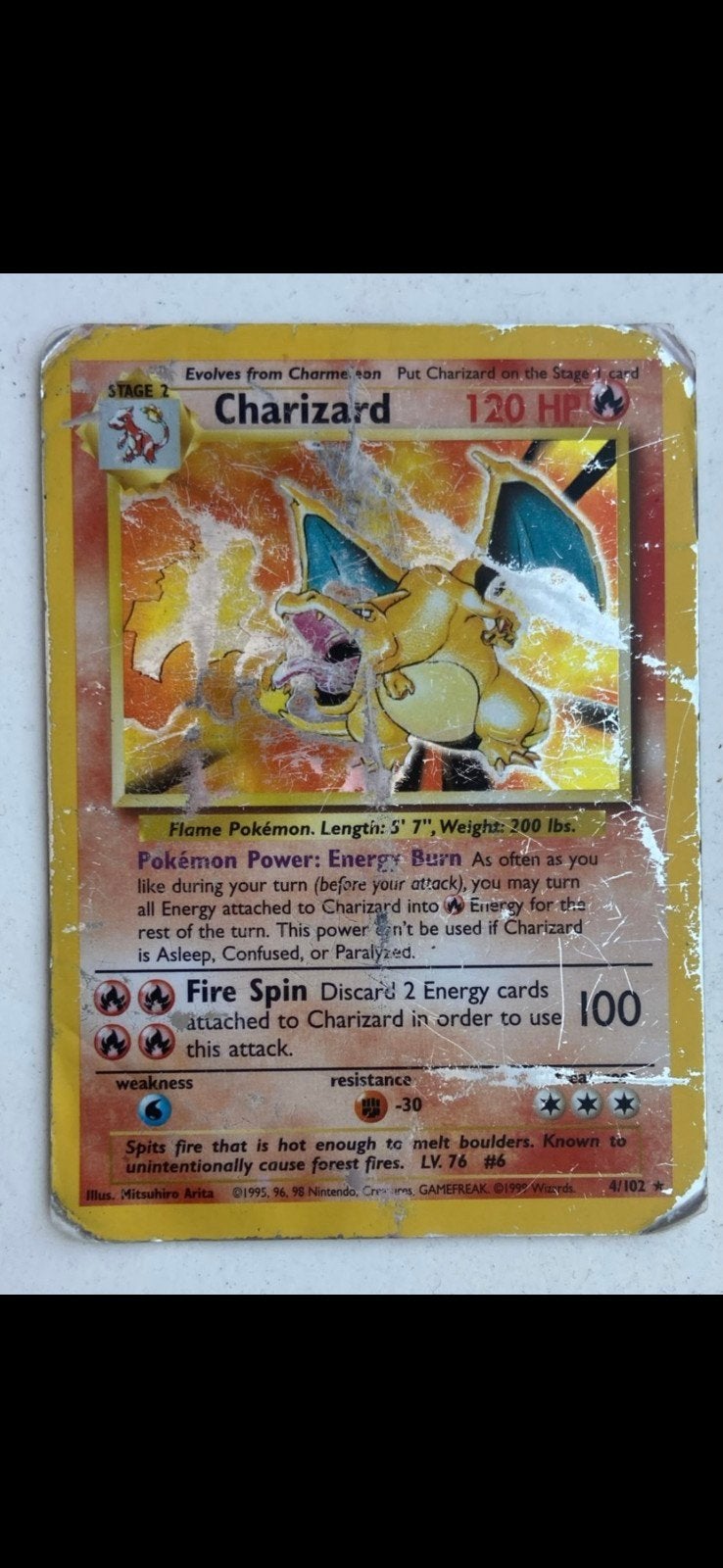 Charizard helaas zwaar beschadigt wel origineel!, Hobby en Vrije tijd, Verzamelkaartspellen | Pokémon, Ophalen of Verzenden, Gebruikt