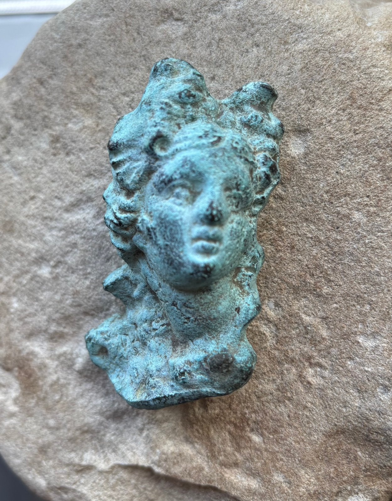 Bodemvondst bronzen kopje, Antiek en Kunst, Ophalen of Verzenden