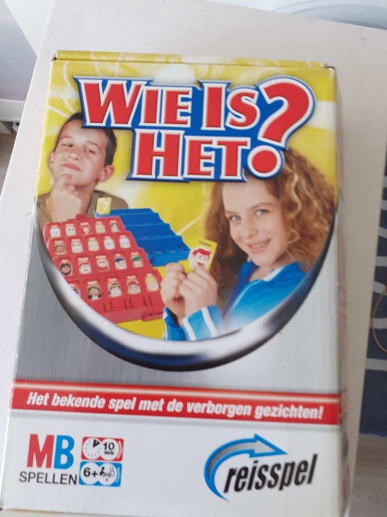 Spel 6+ Wie is Het  Reisspel, Een of twee spelers, Ophalen, Zo goed als nieuw, MB
