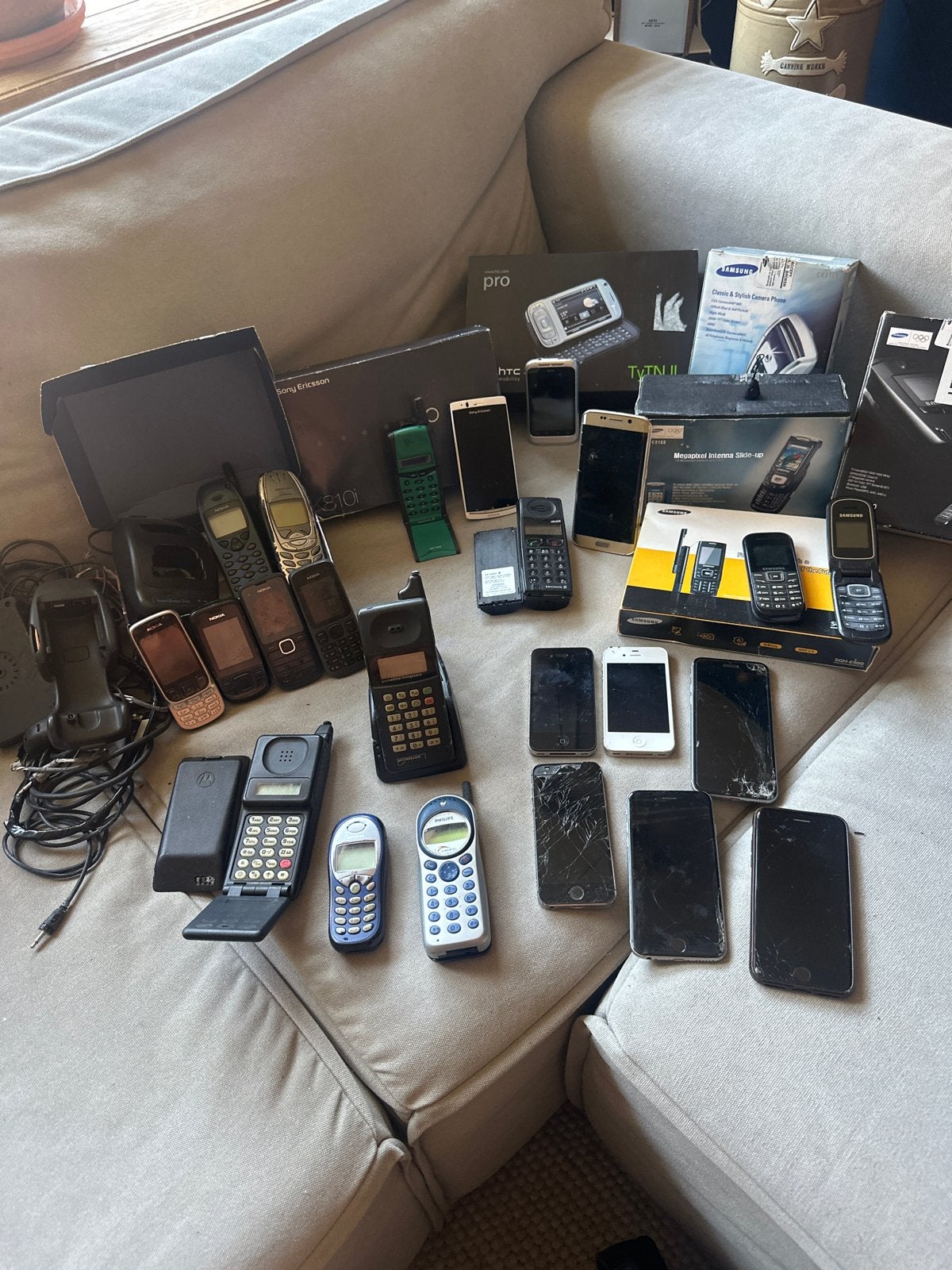 Bundel van 29 oude mobiele telefoons (Samsung, Apple, Nokia), Telecommunicatie, Gebruikt, Ophalen of Verzenden, Minder dan 3 megapixel