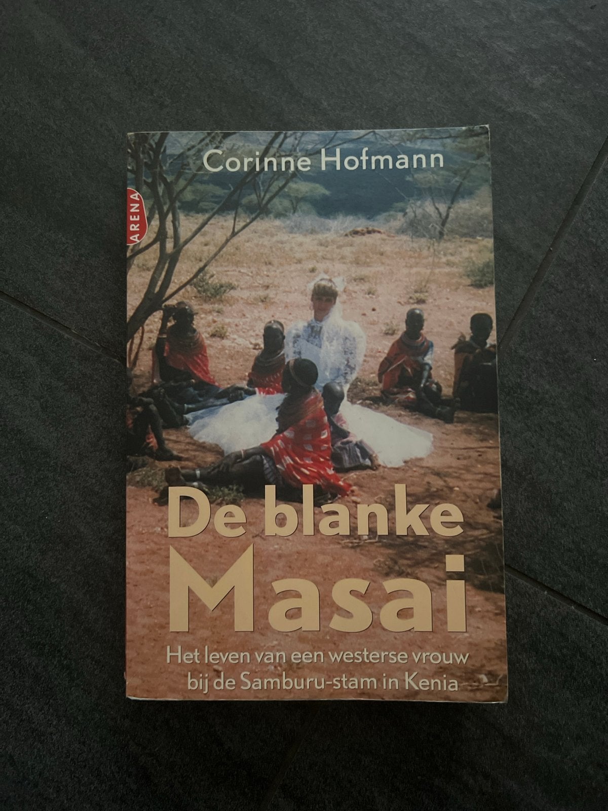 De blanke Masai - Corinne Hofmann (Boek), Ophalen of Verzenden, Gelezen