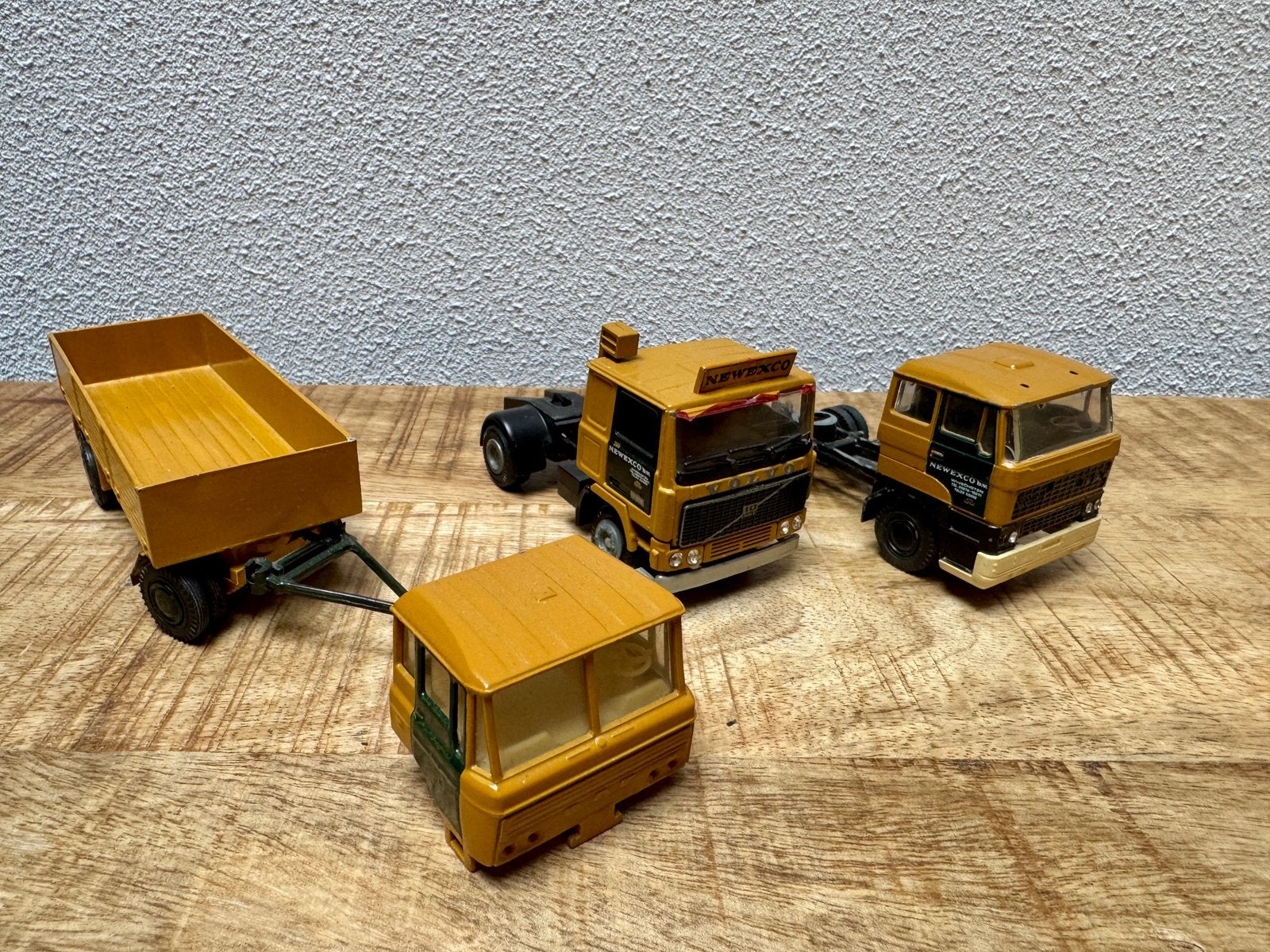 Newexco Volvo F10, Daf 2600 en Daf 2800, Hobby en Vrije tijd, Modelauto's | 1:50, Ophalen of Verzenden, Gebruikt, Bus of Vrachtwagen