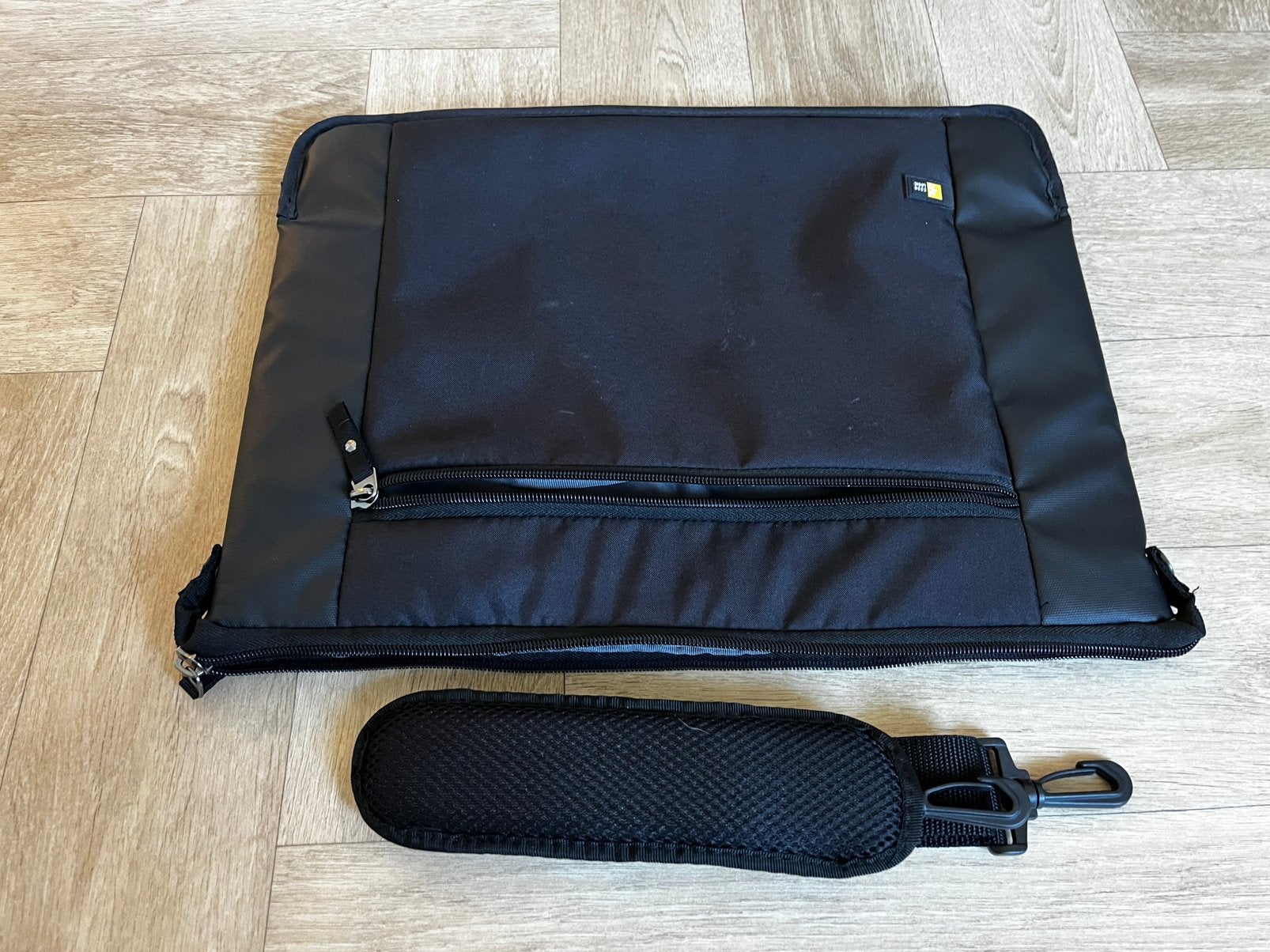 Case Logic, Ophalen of Verzenden, 15 inch, Zo goed als nieuw