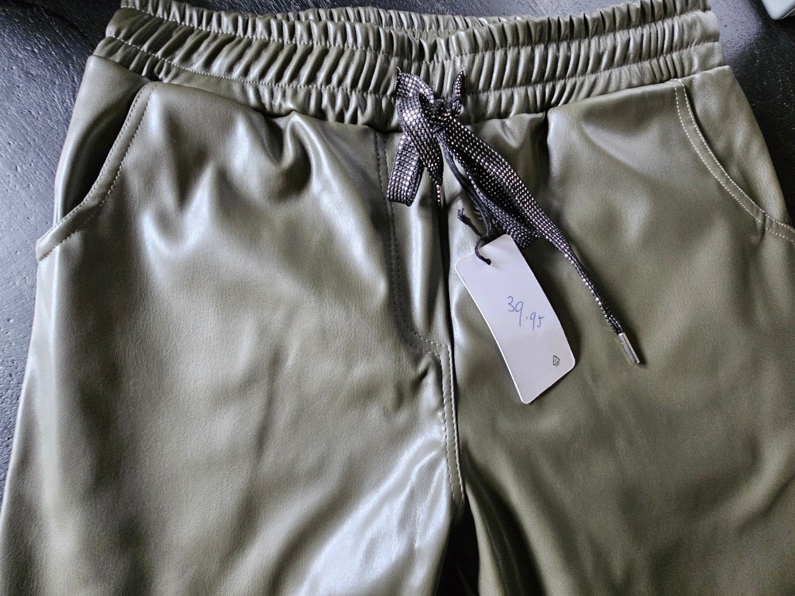 Groene letherlook broek, Dyvie mode, Maat 42/44 (L), Nieuw, Ophalen of Verzenden