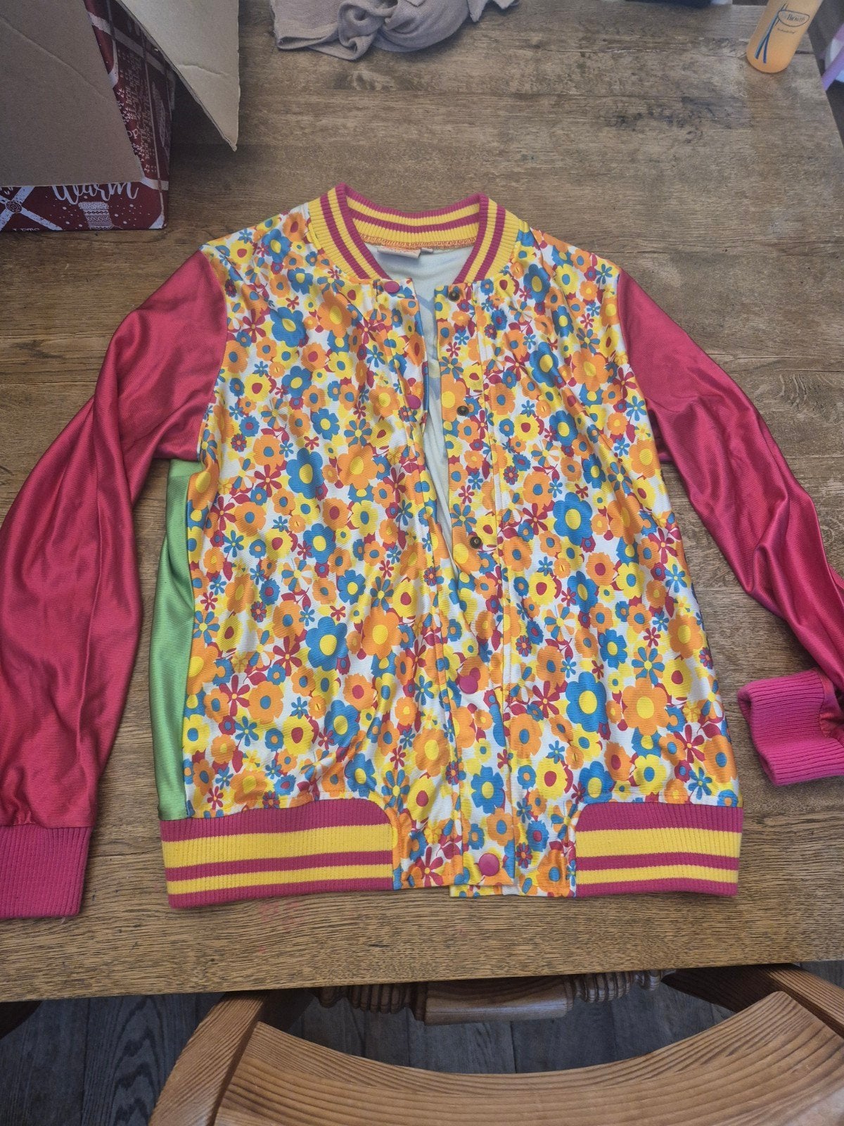 Carnavalsjasje Hippie Peace Bloemen Maat L, Carnaval, Maat 42/44 (L), Ophalen of Verzenden, Kleding