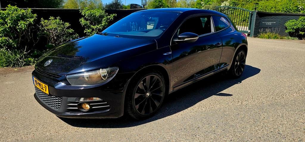 Volkswagen Sirocco Black edition R line uitv 2011 Zwart, Auto's, Voorwielaandrijving, 15 km/l, Zwart, 4 cilinders
