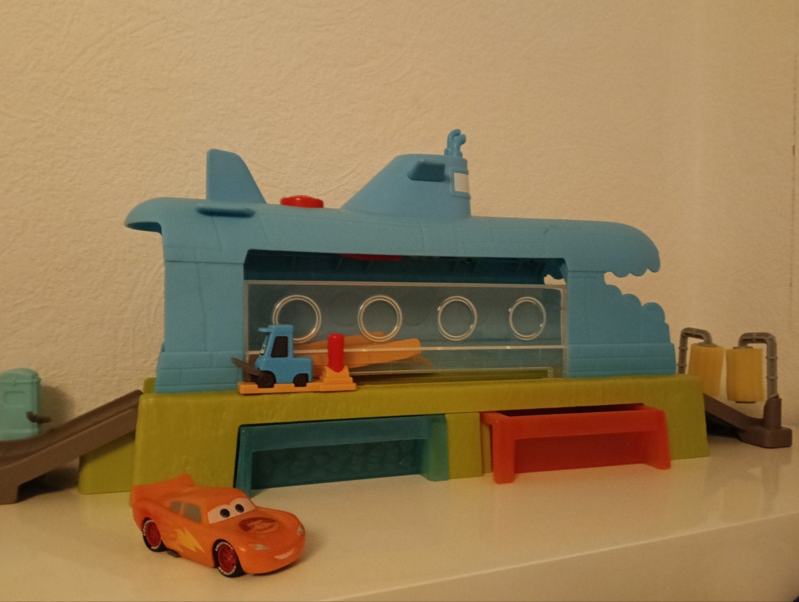 Cars 2 Submarine Playset met Bliksem McQueen, Ophalen of Verzenden, Zo goed als nieuw
