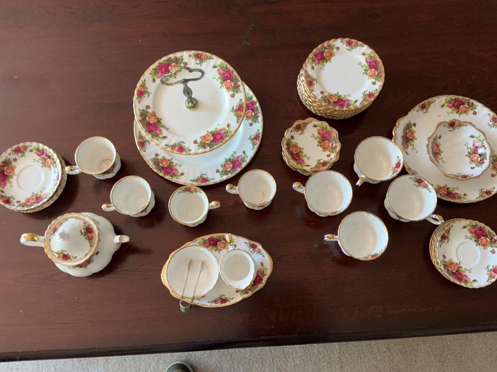 Wegens overlijden veel en prachtige Roal Albert servies, Antiek en Kunst, Ophalen of Verzenden