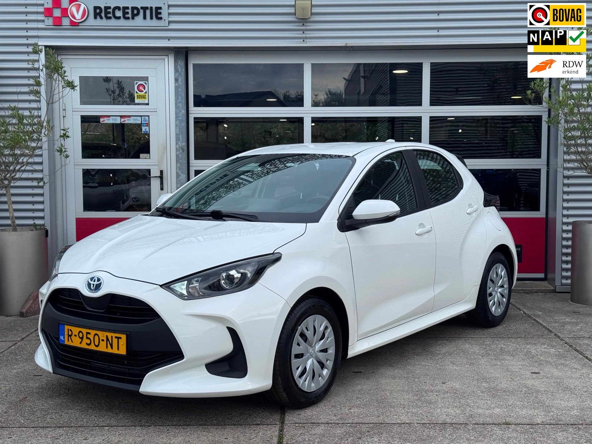 Toyota Yaris 1.5 Hybrid Active Navi / A.Cam / Carplay /Cruis, Auto's, Dealer onderhouden, 450 kg, Gebruikt, Euro 6