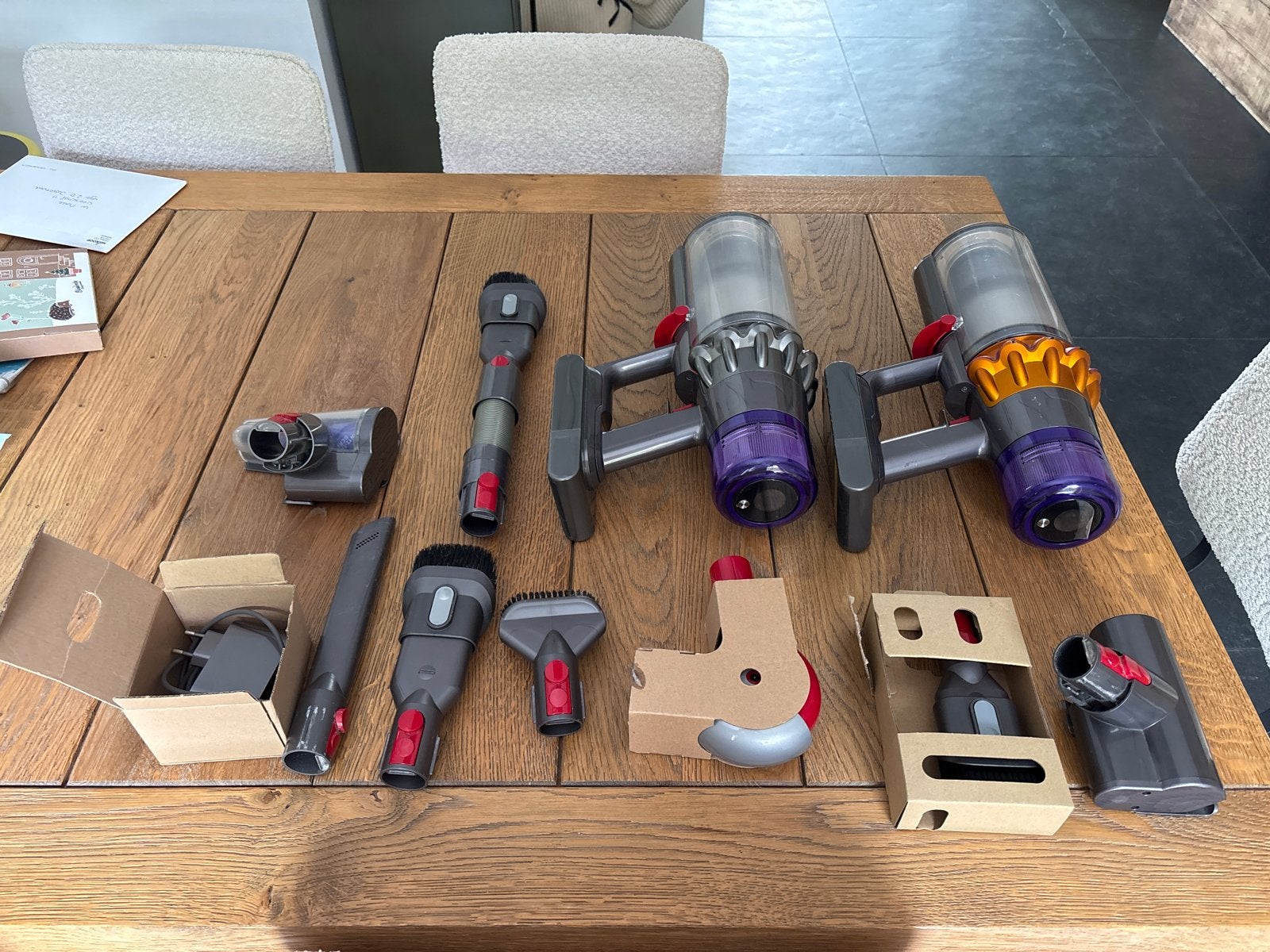 2x Dyson steelstofzuigers met accessoires, Gebruikt, Verzenden, Draadloos, Dyson