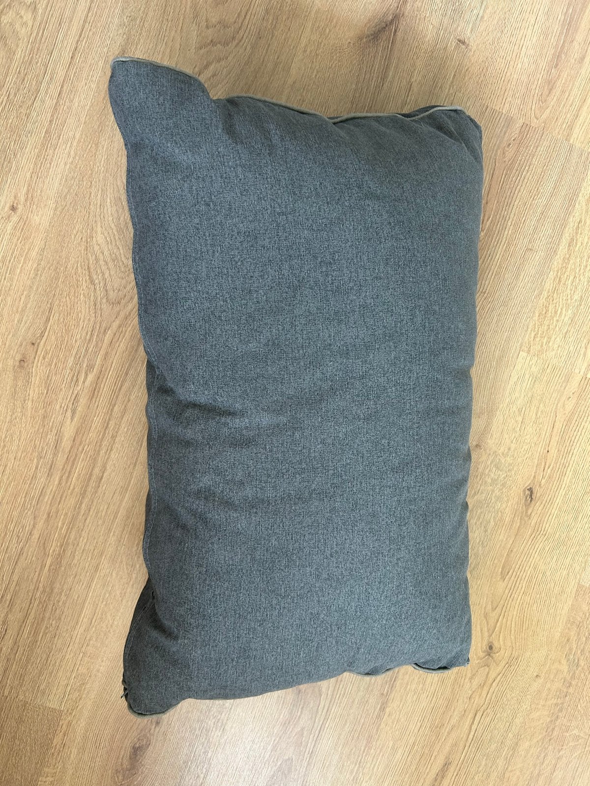 Grijs kussen - 60x60 cm, Huis en Inrichting, Woonaccessoires | Kussens, Ophalen, Overige merken, Gebruikt, Vierkant