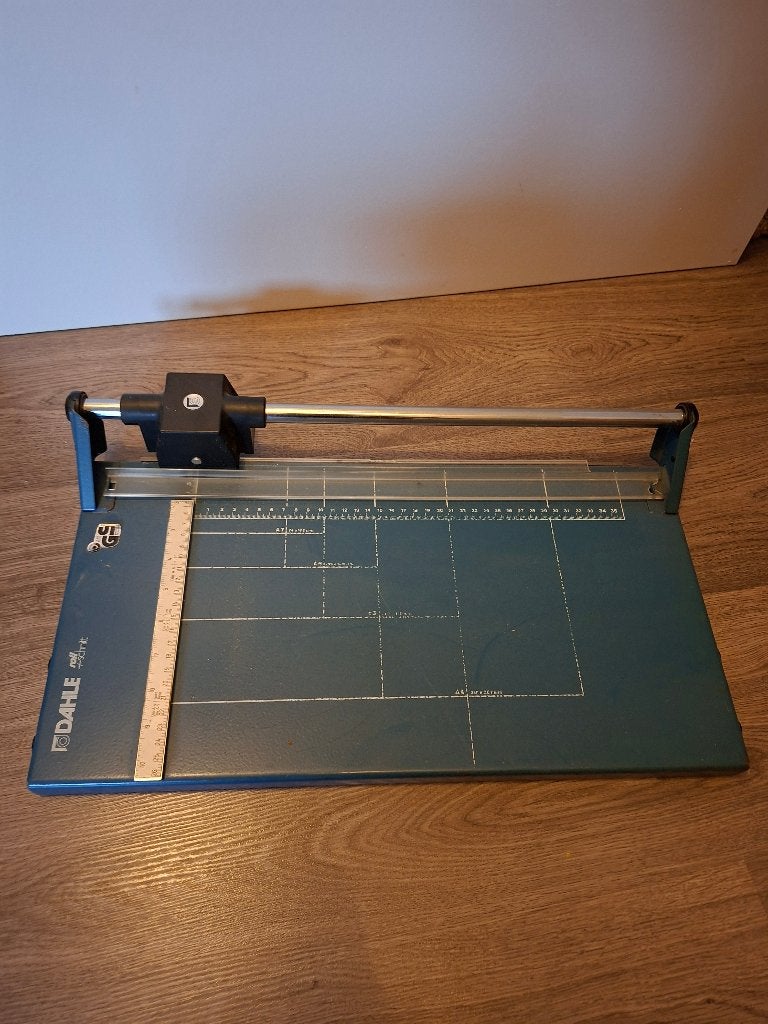 Papier snij apparaat, Ophalen, Gebruikt, Gereedschap of Toebehoren