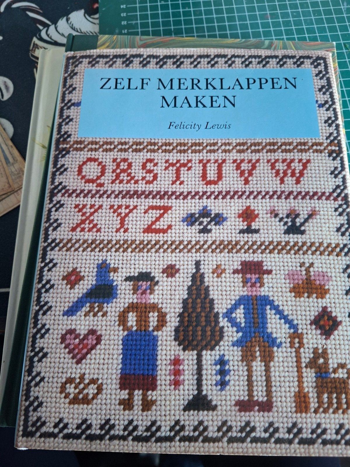 zelf merklappen maken felicity lewis, Ophalen of Verzenden, Gebruikt, Handborduren, Patroon