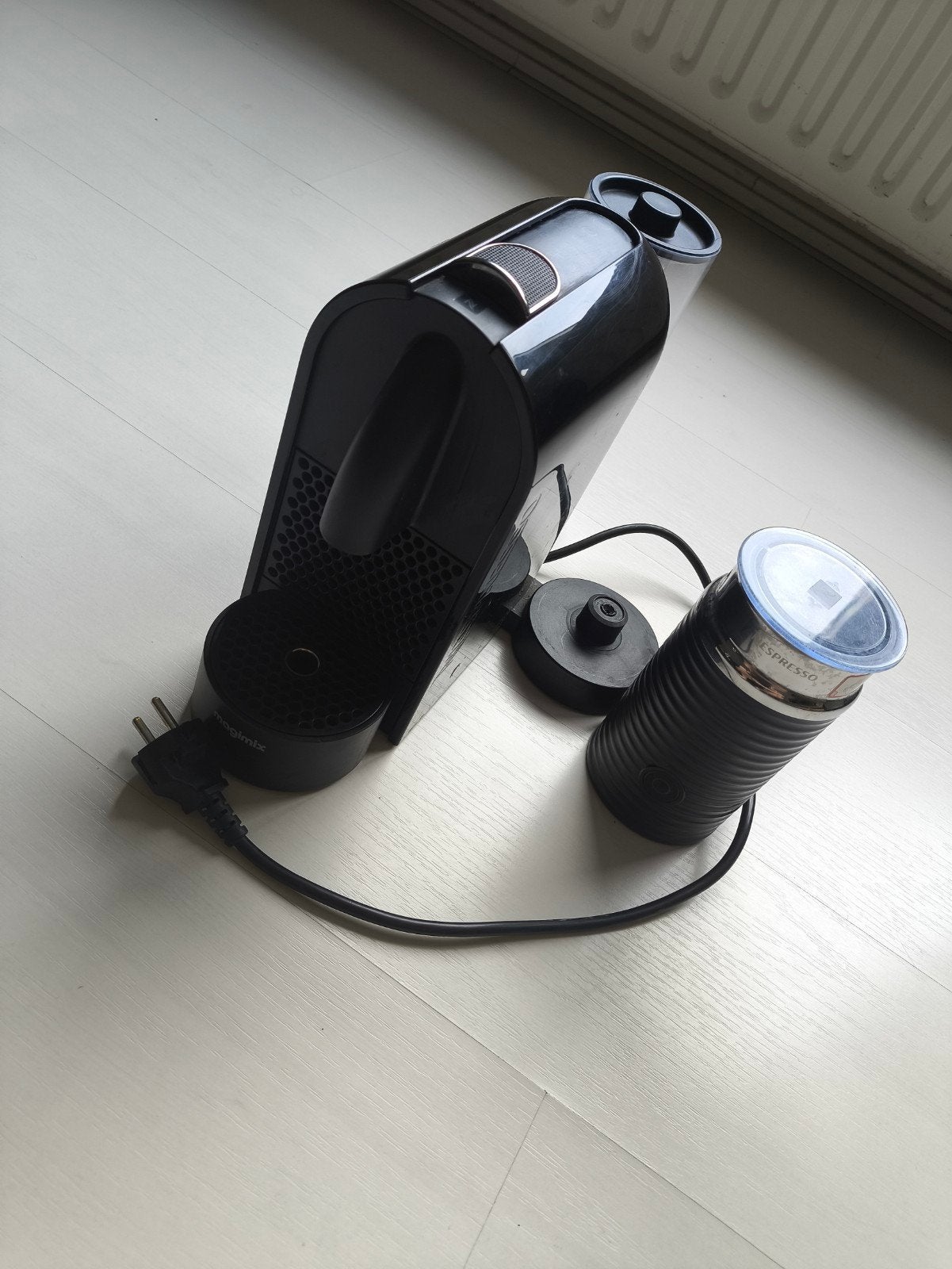 Magimix Nespresso u & milk M130, Witgoed en Apparatuur, Koffiezetapparaten, Espresso apparaat, Ophalen of Verzenden, Zo goed als nieuw