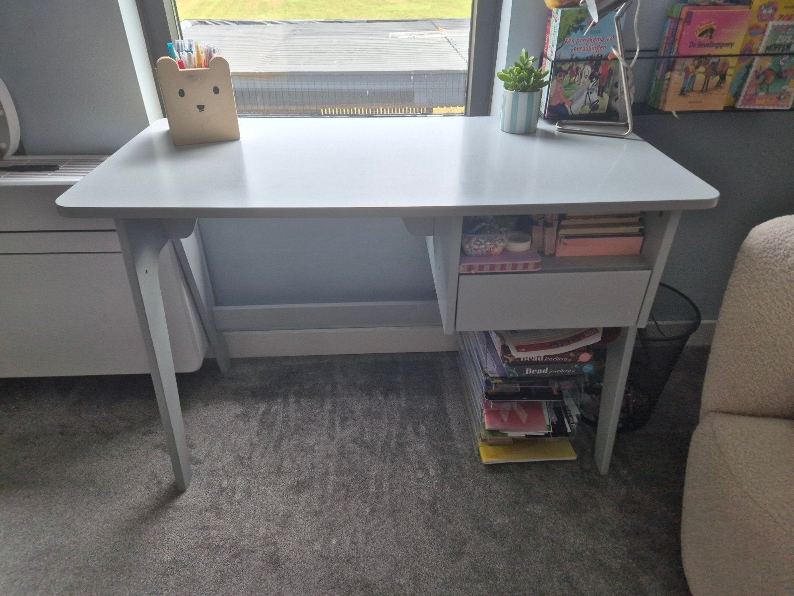 Kinderbureau lichtgrijs, Ophalen, Gebruikt, 110 cm, Kinderbureau