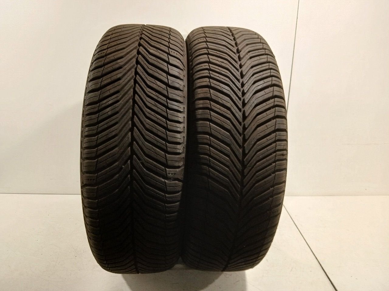 Bandenset 2 stuks 4-Seizoenen 235 65 R17, Onderdelen@venauto.nl, Van der Ven Autorecycling B.V., Gebruikt, Ettenseweg 76, 4706 PB Roosendaal, The Netherlands