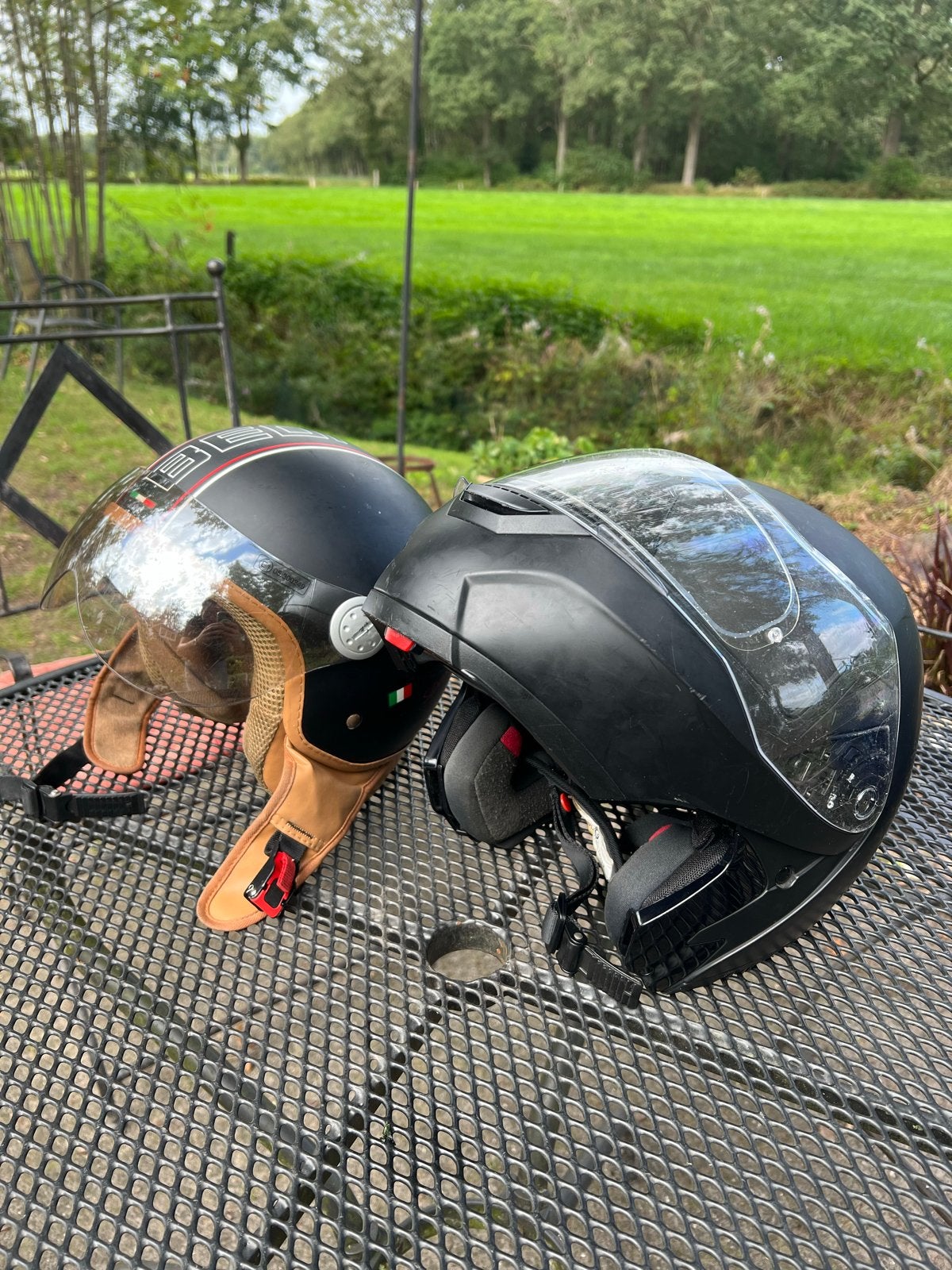 Set van 2 helmen: Integraalhelm (L) (Beon jethelm verkocht), Motoren, Integraalhelm, L, Tweedehands, Ophalen