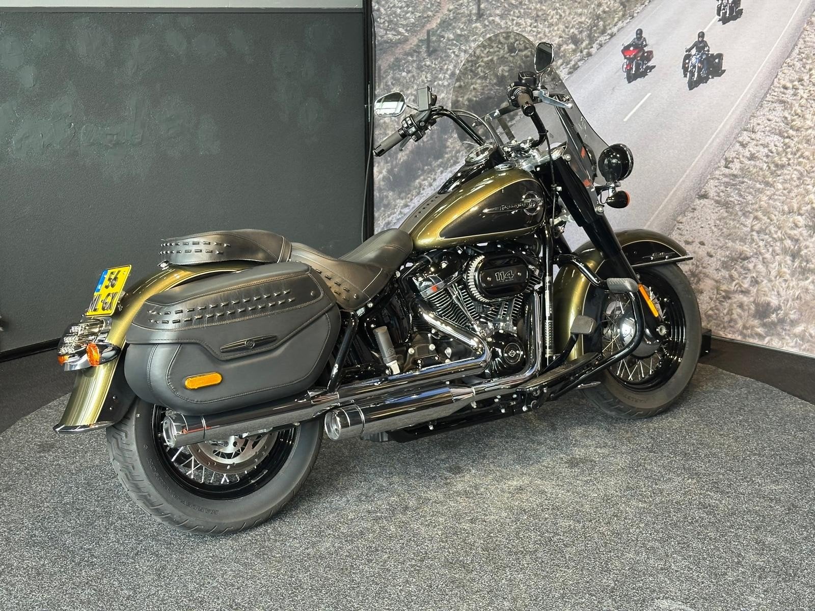 Harley-Davidson FLHCS HERITAGE CLASSIC 114 (bj 2018), Laan van Vredenoord 33
2289 DA  RIJSWIJK, NL, Bedrijf, Overig, Sales@harleydavidsonrotterdam.nl