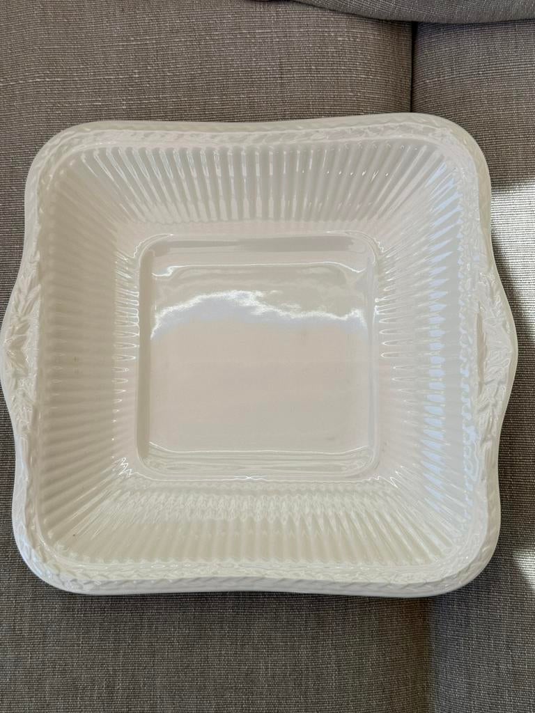 Wegdwood schaal 25 cm vierkant, Huis en Inrichting, Keuken | Servies, Ophalen of Verzenden, Wedgwood, Aardewerk, Schaal of Schalen